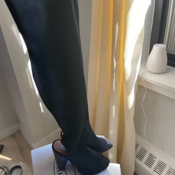 Serinade, black - Picture 2 of 3